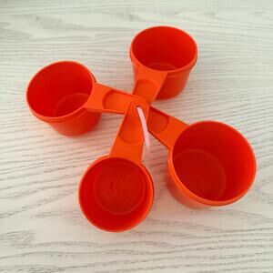 Tupperware Measuring Cups Lot of 4 Vintage Orange